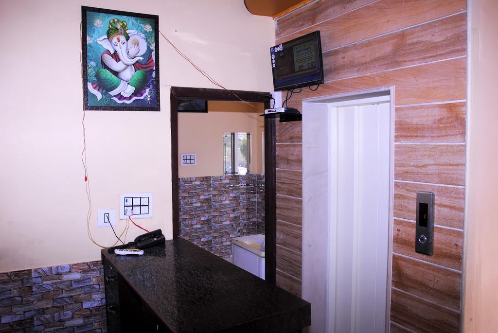 Meru Palace Guest House And Restaurant Tonk エクステリア 写真